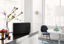 Eindelijk: compacte microgolfoven zonder draaischijf biedt meer plaats aan smaak