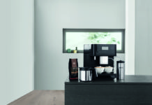 Vier Miele’s eerste koffieblend met het Limited Black Edition N°1 toestel