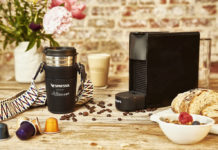 Handtassendesigner Clio Goldbrenner ontwerpt de Nespresso Essenza Mini