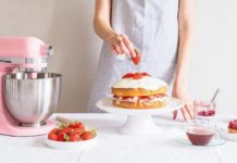 Voor de keukenprinses: de KitchenAid Artisan keukenrobot in zijderoze