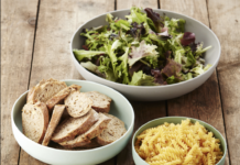 Kleurrijk buiten tafelen met Point-Virgule