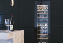 De WineCooler V6000 van V-ZUG heeft plek voor meer dan 80 wijnflessen
