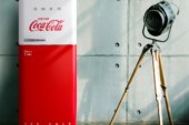 De iconische koelkast van Smeg in een Coca-Cola jasje