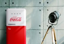 De iconische koelkast van Smeg in een Coca-Cola jasje