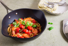 GETEST: Le Creuset Chef’s Pan, een multifunctionele aanwinst in de keuken