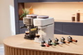 Ontdek Baristina, een nieuwe baanbrekende espressomachine van Philips, die echte espresso zetten heel makkelijk maakt in één simpele swipebeweging
