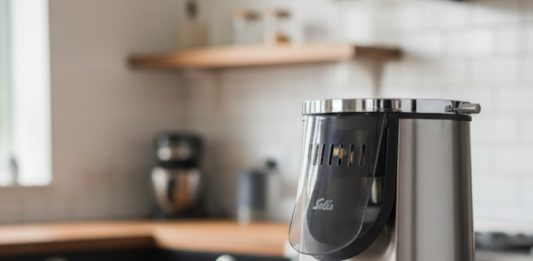 Gezellig samen genieten met verse popcorn tijdens de feestdagen