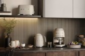 Smeg brengt rust in de keuken met de nieuwe kleur Moonlight